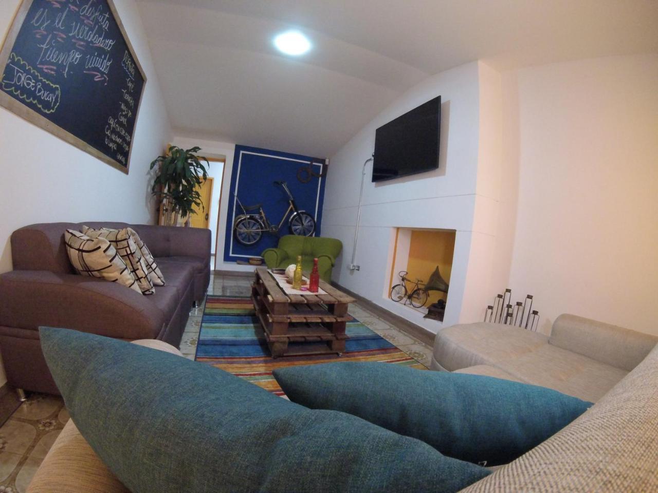 La Otra Mitad Hostel 亚美尼亚 外观 照片